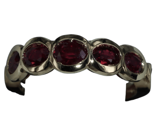 Bague 55 Bague demi alliance rubis ovales 58 Facettes BA-55