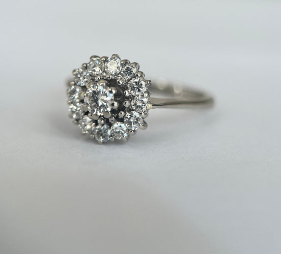 Bague 49.5 Bague de fiançailles vintage en or blanc avec rosette et diamants 58 Facettes