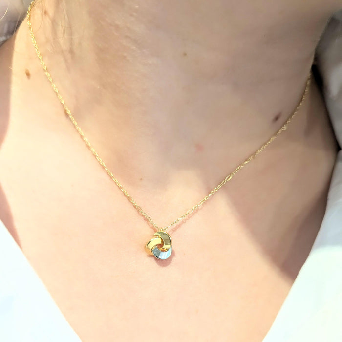 Yellow gold necklace