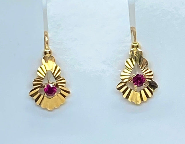 18-carat yellow gold earrings Sleepers earrings with red stones 