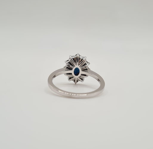 Bague 53 Bague or blanc carats sertie d'un saphir et de diamants naturels 58 Facettes