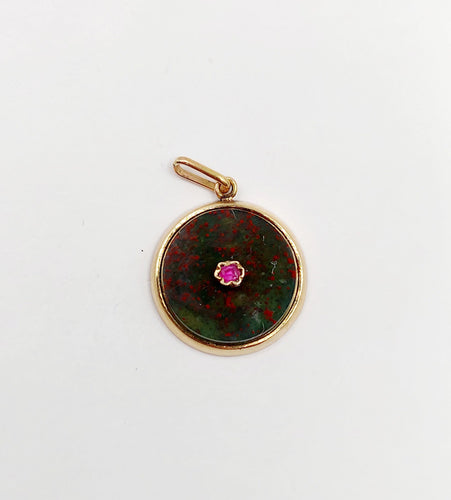 Pendentif Pendentif or jaune, plaque de verre ornée d'un rubis (circa 1900) 58 Facettes A06166