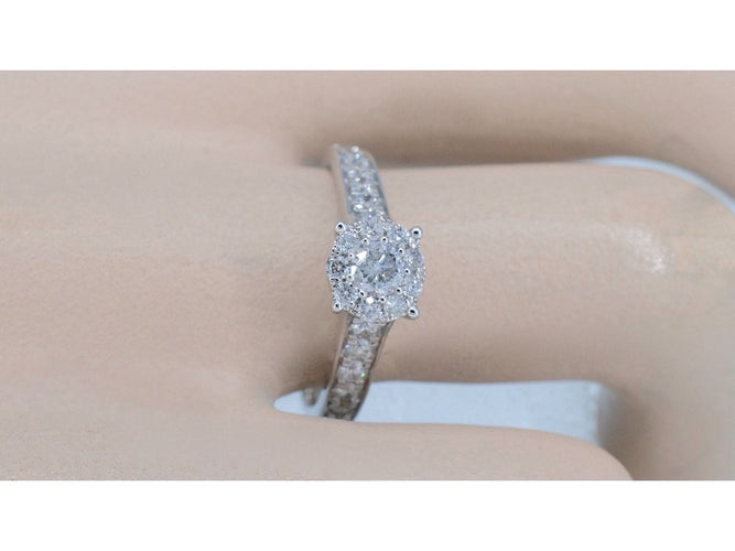 Bague 54 Bague entourage en or blanc avec diamants 58 Facettes 2006