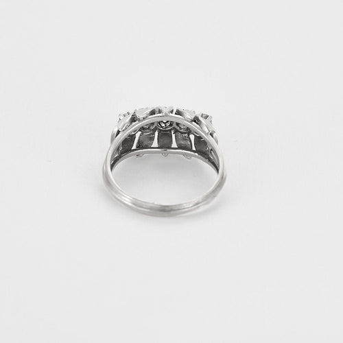 Bague 57.5 Bague en or gris et diamants 58 Facettes COL31342
