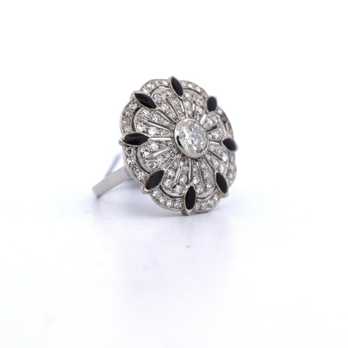 Bague Bague en or blanc ornée d'un travail ajouré spécial 58 Facettes