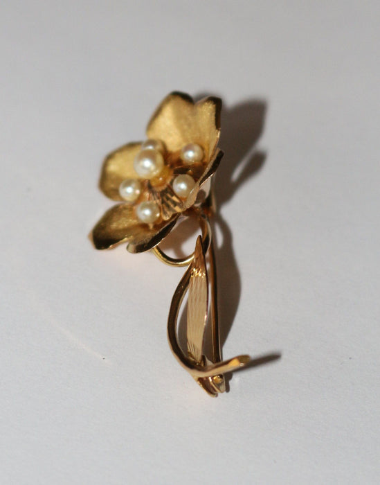 Broche Broche fleur rétro or jaune et perles 58 Facettes 570