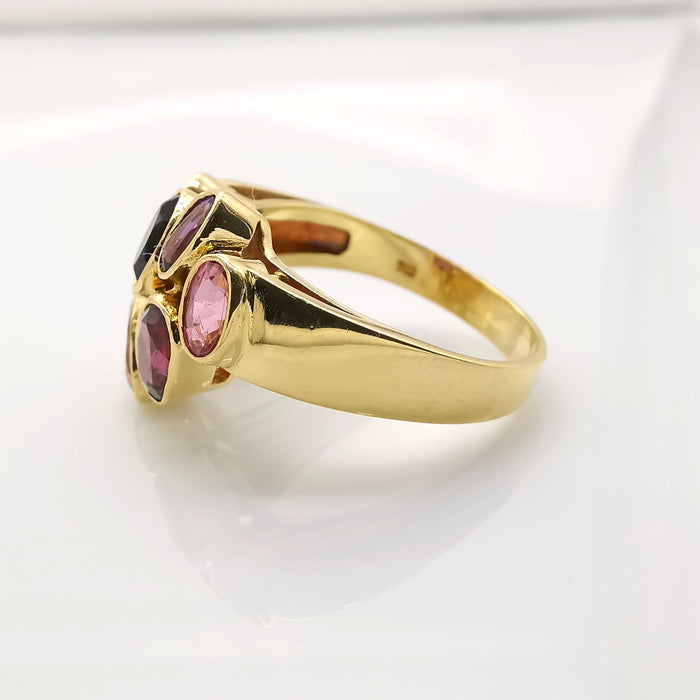 Yellow gold ring with precious stones