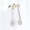 Boucles d'oreilles Longues boucles d'oreilles en or blanc 18 carats ornées de rosettes de diamants 58 Facettes VV1-F