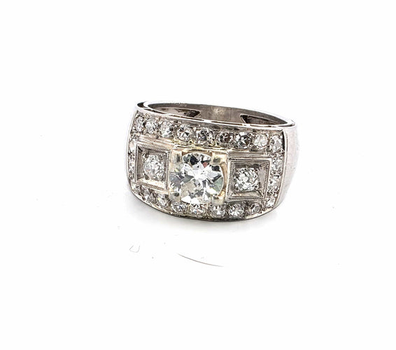 Bague 54 Superbe bague Art déco en or blanc 18 carats avec un gros diamant central et des diamants environnants 58 Facettes