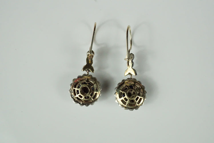 Boucles d'oreilles Boucles d'oreilles marguerite or, saphirs et diamants 58 Facettes SQ1153870