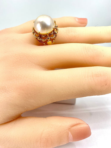 Bague 52 Bague et boucles d’oreilles en or jaune 18 carats et perles mabé. 58 Facettes AB309