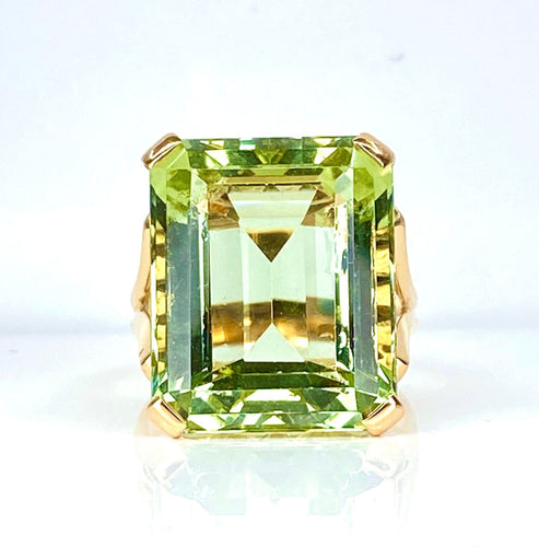 Anillo de oro amarillo y berilo verde de 20 quilates 