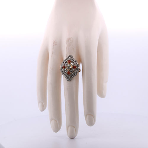 Bague 57 Bague en platine et or jaune avec corail et diamants 58 Facettes