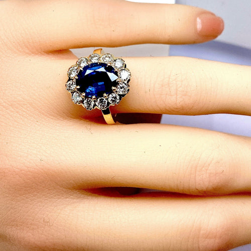 Bague 50 Bague marguerite en or jaune 18 carats, saphir 3,50 carats et diamants 58 Facettes AB548