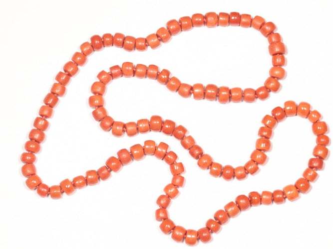 Ecos de la iluminación: Collar de coral sanguíneo 