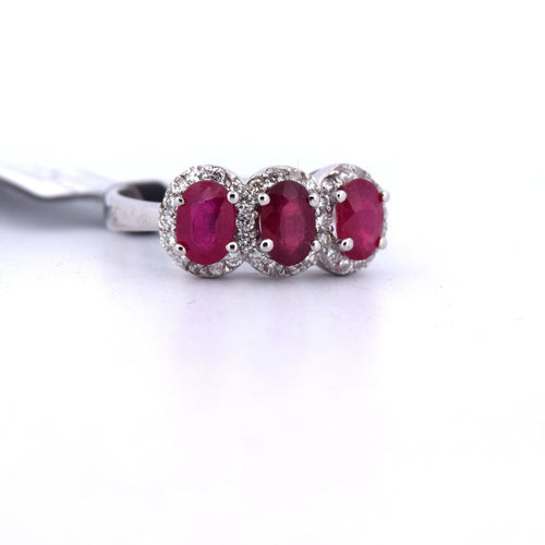 Bague 54 Bague en or blanc 18 kt avec rubis et diamants 58 Facettes