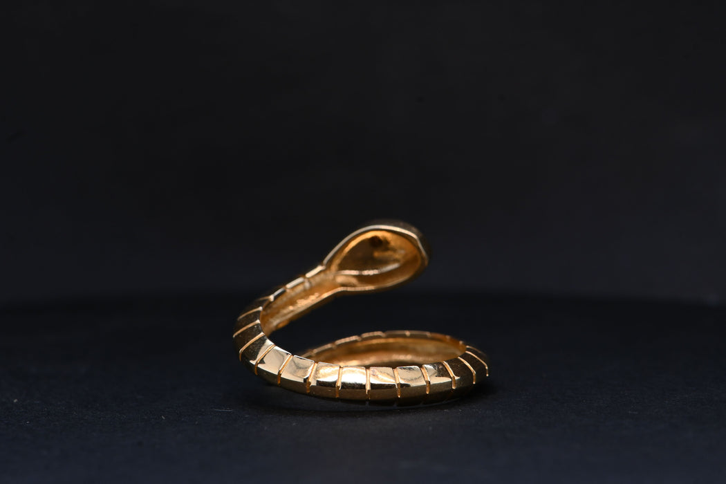 Anillo de serpiente de oro