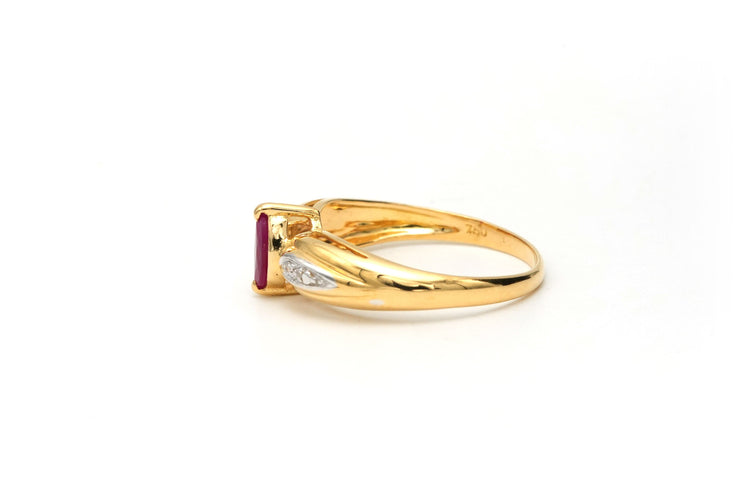 Bague 49 Bague en or jaune sertie d'un rubis et de diamants 58 Facettes B565