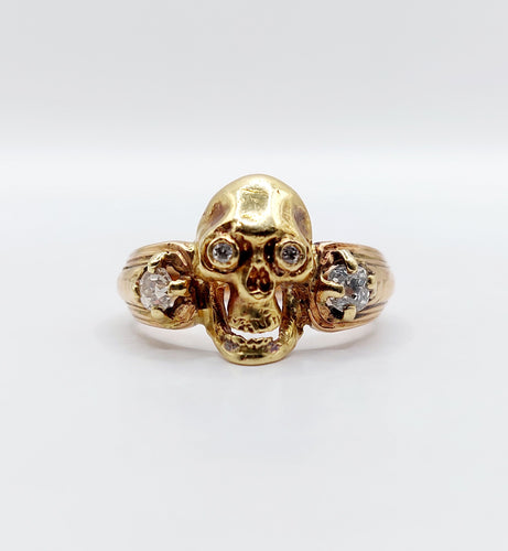 Bague 56.5 Bague momento mori antique or jaune 14k tête de mort et diamants taille anciennes 58 Facettes A05056