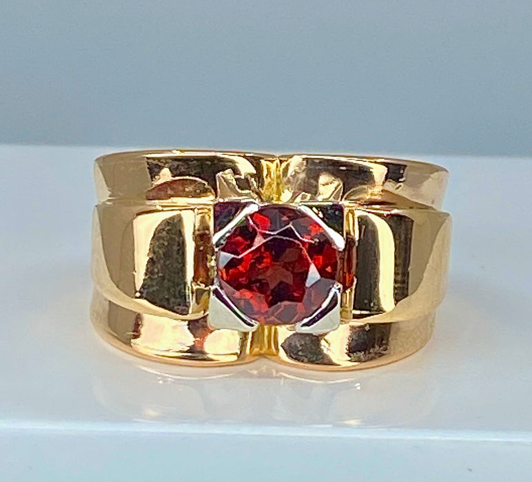 Bague 52.5 Bague Tank or jaune et platine sertie d’une pierre rouge , vers 1940 58 Facettes AB392