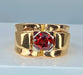 Bague 52.5 Bague Tank or jaune et platine sertie d’une pierre rouge , vers 1940 58 Facettes AB392