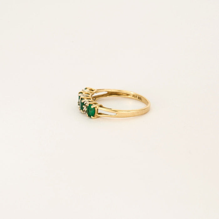 Yellow gold emerald river ring