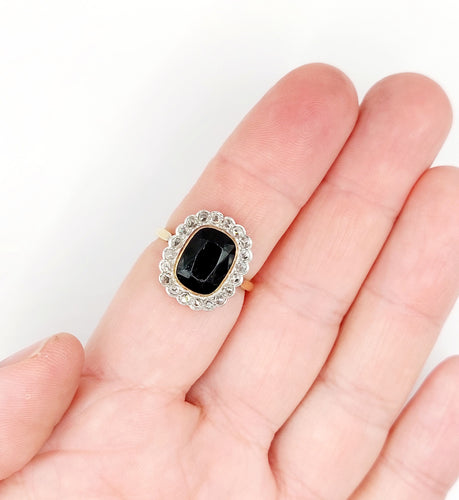 Art deco pompadour prsten ze žlutého zlata 18k s modrým kamenem a růžově broušeným diamantem (kolem roku 1900) 