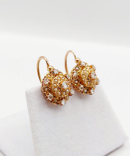 Boucles d'oreilles Dormeuses marguerite antique or rose 18k diamants et perles (circa 1900) 58 Facettes A06102