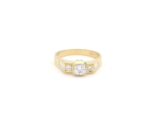Bague Bague en or jaune avec un diamant central de 0,38 ct et des diamants latéraux 58 Facettes 13727