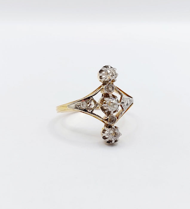 Bague 53.5 Bague marquise or et platine, diamant taille ancienne, diamants taille rose (circa 1900) 58 Facettes A04440