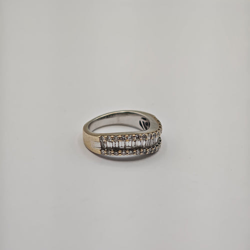 Bague 50 Bague demi-alliance en or blanc et diamants 58 Facettes