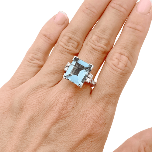 Bague 58 Bague cocktail or blanc et platine, aigue-marine et diamants. 58 Facettes 34684