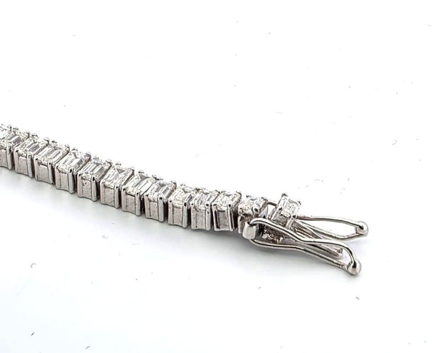 Bracelet Superbe bracelet tennis en platine avec diamants baguette 58 Facettes