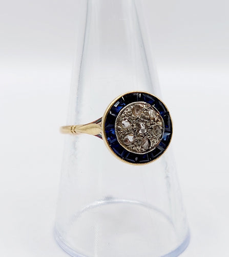 Bague 56.5 Bague cible art déco or jaune, diamants et saphirs calibrés synthétiques 58 Facettes A05652