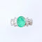 Bague 54 Bague en or blanc, émeraude et diamants 58 Facettes