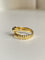 Bague 53 Bague godronnée serpent en or jaune 18k et saphir cabochon 0,55 ct 58 Facettes