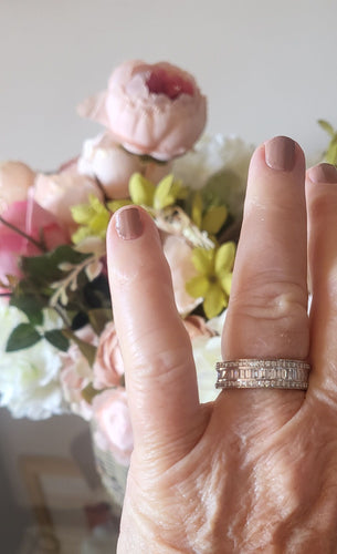 Bague 56 Alliance bague en or blanc sertie de diamants 58 Facettes