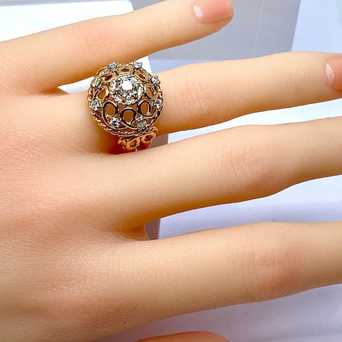 Bague 52 Bague en or jaune 18 carats , diamant 0,70 carat entouré de 8 diamants 58 Facettes AB493