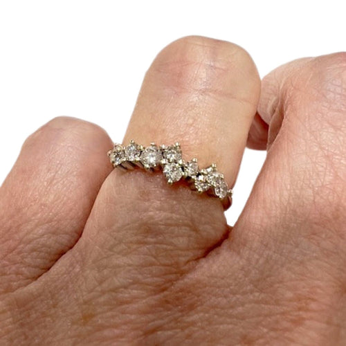 47 Bague moderne du 21e siècle en or 18 ct avec diamants 58 Facettes Q225B