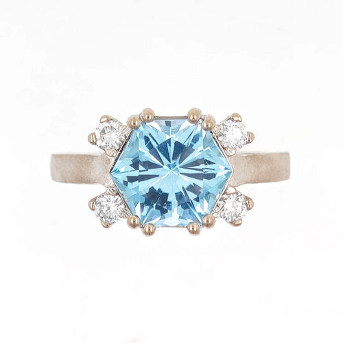 Bague Bague design en or avec topaze bleue et diamants 58 Facettes AO-0003