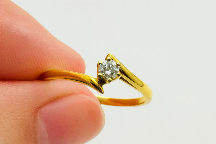 Bague 52 Bague solitaire en or jaune avec diamant taille brillant 58 Facettes 50305