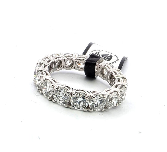 Bague 53 Magnifique bague en or blanc sertie de diamants de qualité supérieure 58 Facettes