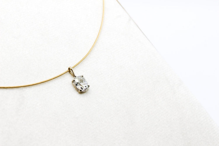 Pendente em ouro branco com diamante 