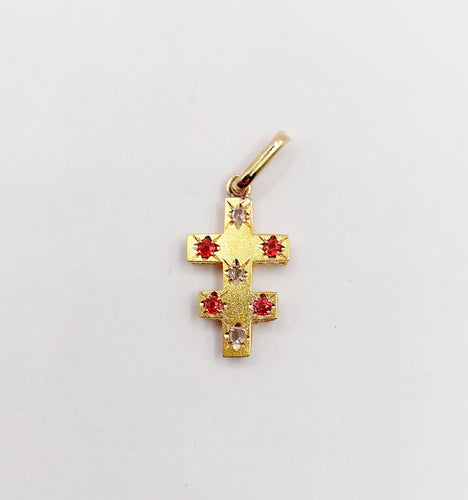 Pendentif croix de Lorraine or jaune, diamants taille rose, pierres rouges (circa 1900) 58 Facettes A05864