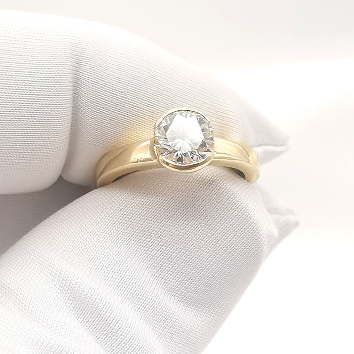 gold and diamond solitaire
