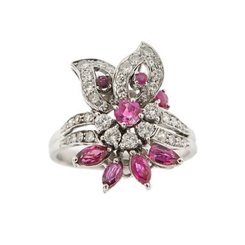 Bague Bague avec rubis et diamants 58 Facettes 35243