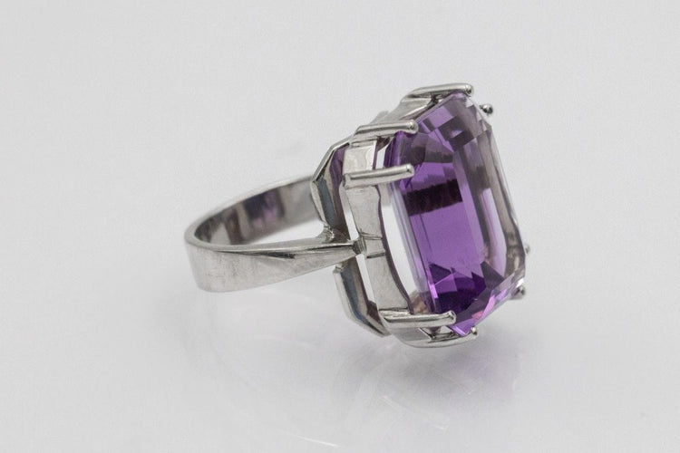Bague 53 Bague avec améthyste 15,5 ct en or blanc 14k 58 Facettes 11488