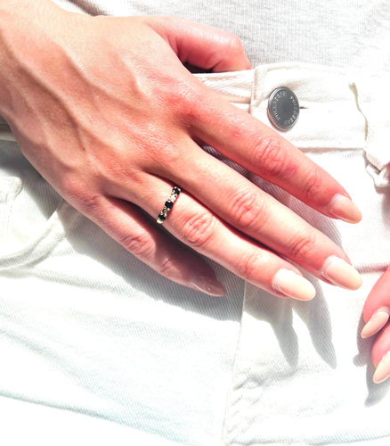 Bague 57 Bague vintage avec saphirs bleu foncé et diamants 58 Facettes 2505002