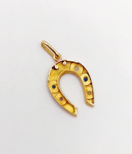 Pendente a ferro di cavallo antico in oro 18k con pietre blu e perle 