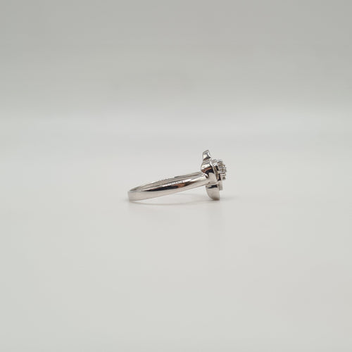 Bague 54 Bague fleur or blanc sertie de diamants 58 Facettes